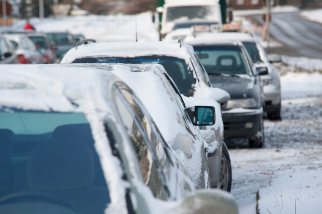 Samochody pod śniegiem - zima - Przemek Modliński