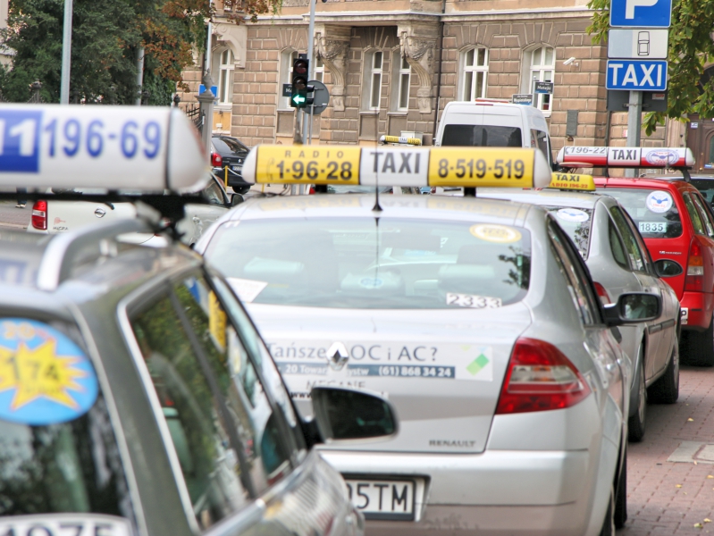 taksówki na postoju - Marcin Wesołowski