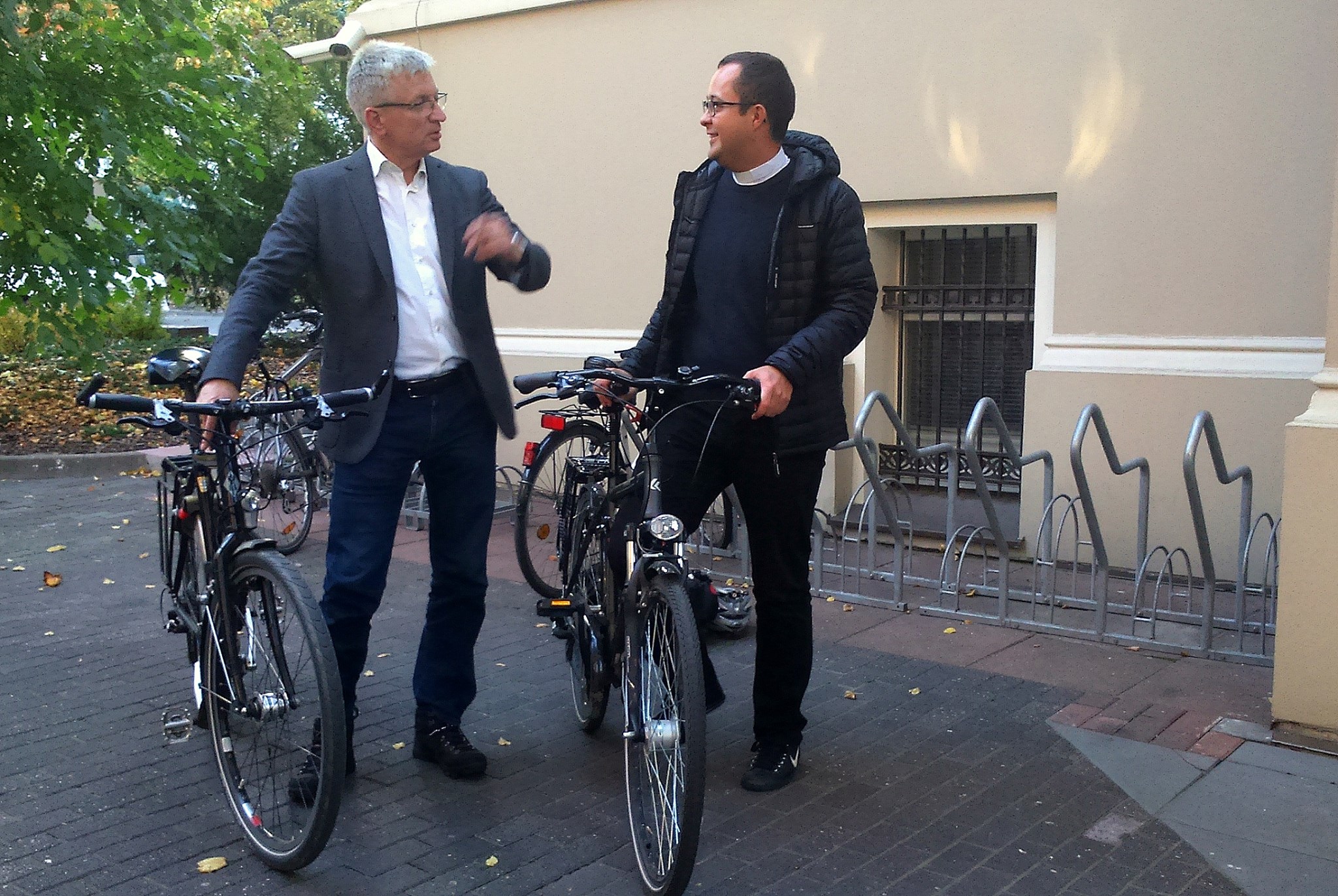 jacek jaskowiak przed radiem na rowerze - Jacek Jaśkowiak 