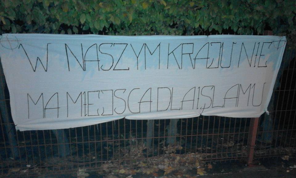 przeciw imigrantom transparent - Młodzież Wszechpolska Piła