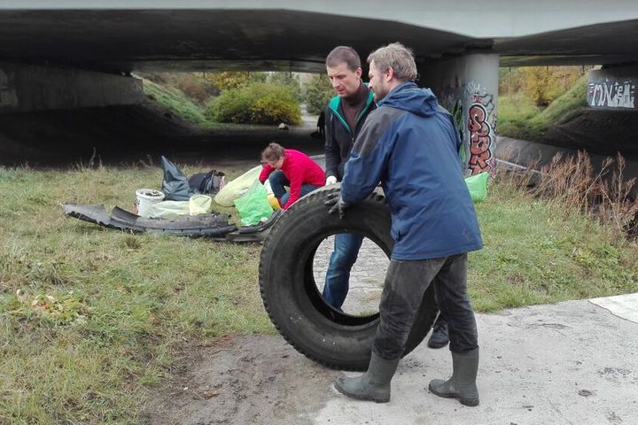 sprzątanie rzeczki głównej (2) - Woda jest najważniejesza