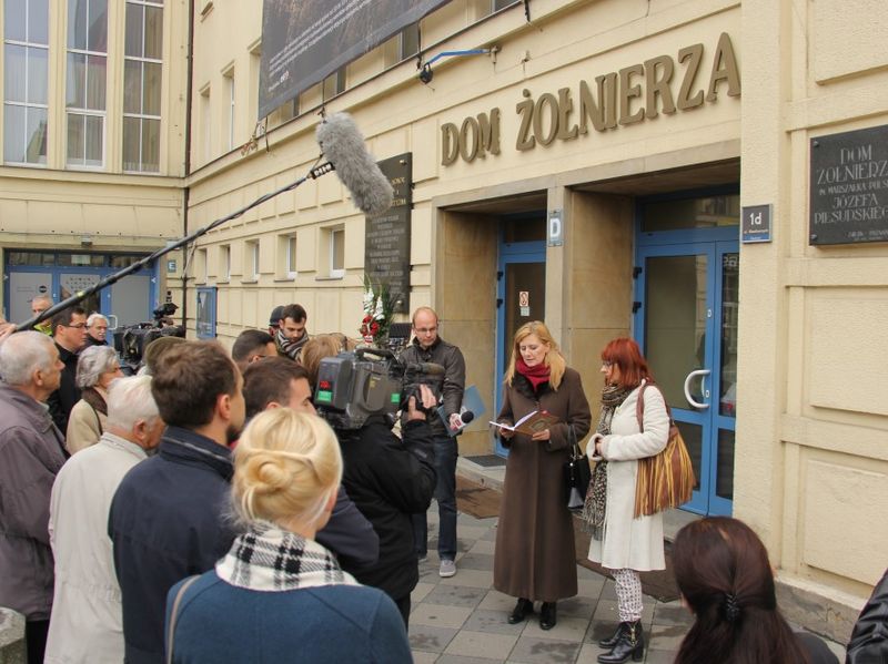 Uroczystość pod Domem Żołnierza w Poznaniu