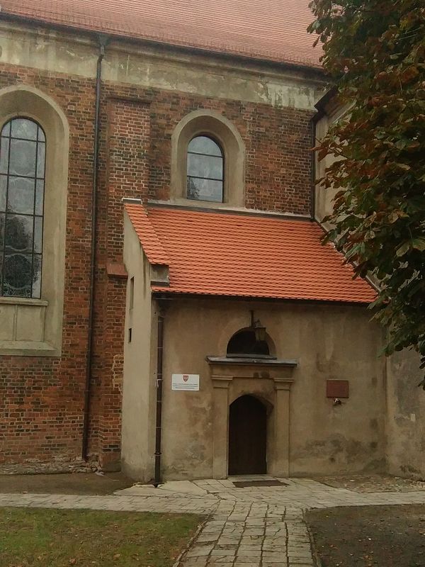 W Nowym Mieście nad Wartą - tablice poświęcone ofiarom