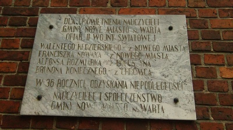 W Nowym Mieście nad Wartą - tablice poświęcone ofiarom
