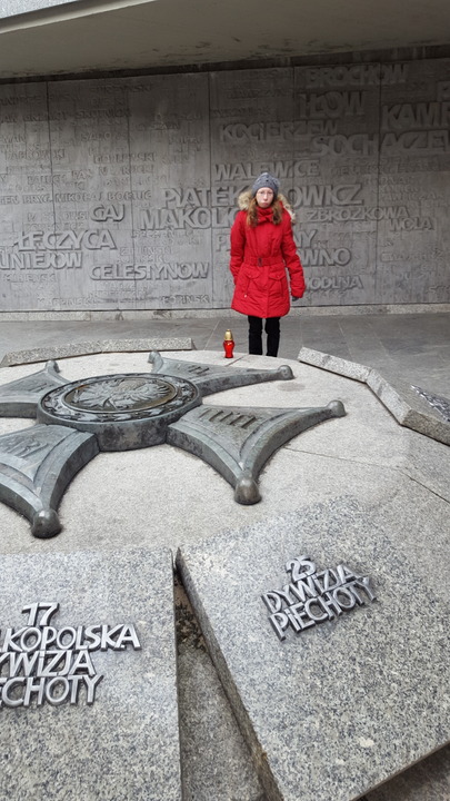 Znicze na grobach dr Witaszka i pod Pomnikiem Armii Poznań