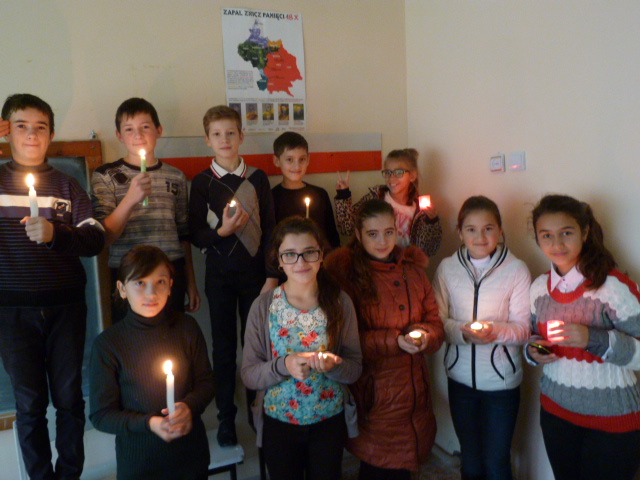 Uczniowie z m. Komrat w Mołdawii - wzięli udział w akcji Zapal Znicz