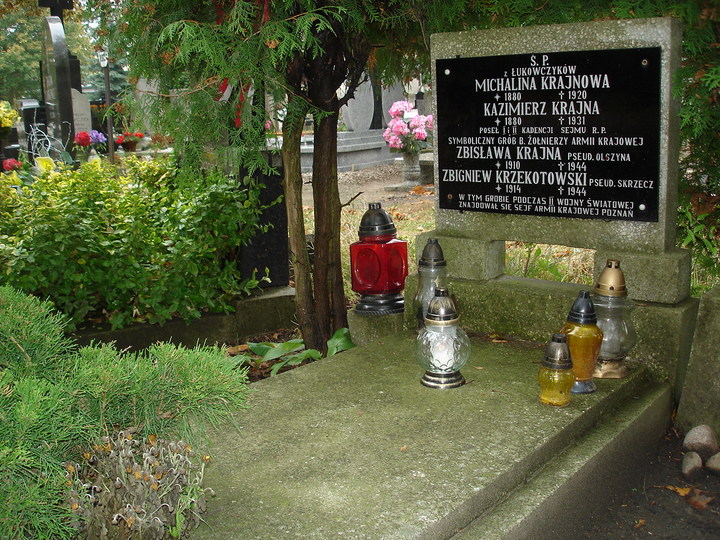 Zapal Znicz na grobie AK przy ul. Bluszczowej w Poznaniu. 