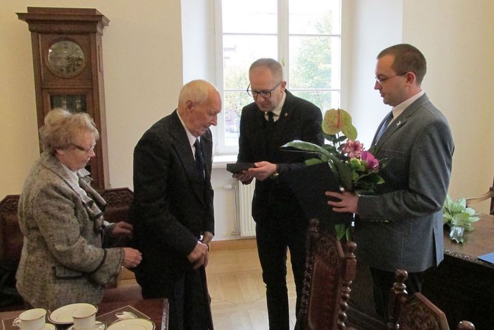 zolnierze wrzesnia odznaczenie2-001 - Urząd Miasta Leszna