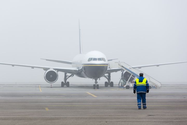 mgła na lotnisku - Radio Merkury - Fotolia.pl